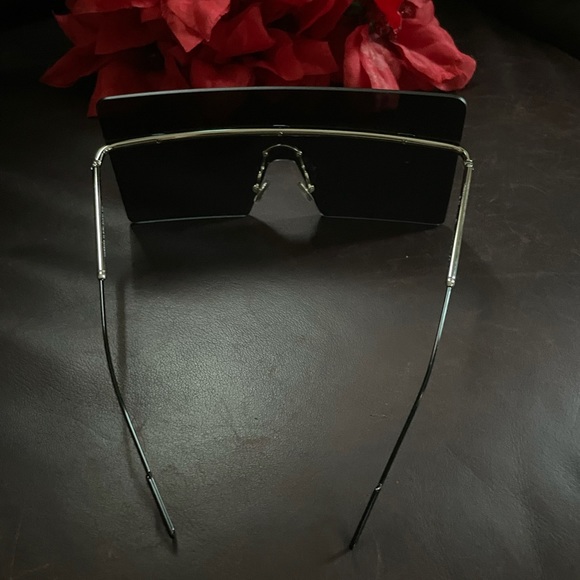 AUTHENTIC DIOR SUNGLASSES - Picture 5 of 11